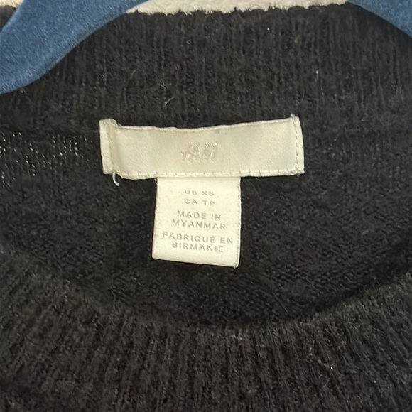 H&M Sweater - Picture 2 of 3